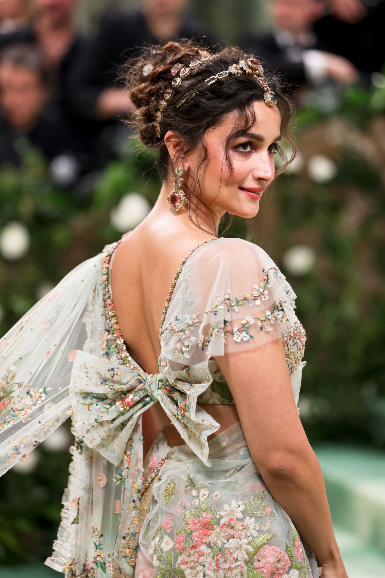 ALIA BHATT AT MET GALA 2024 IN NEW YORK CITY3